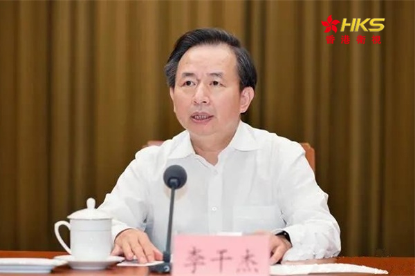 (山东省委副书记,省长李干杰主持报告会)