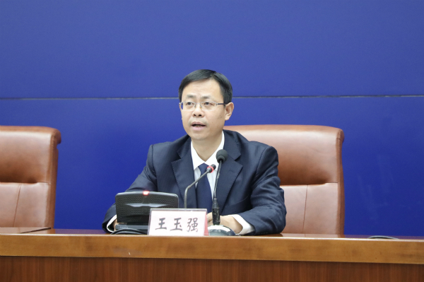 (济南市场监督管理局副局长王玉强回答记者提问)